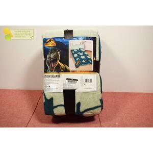 Jurassic World Kids' 62x90" Blanket Green
